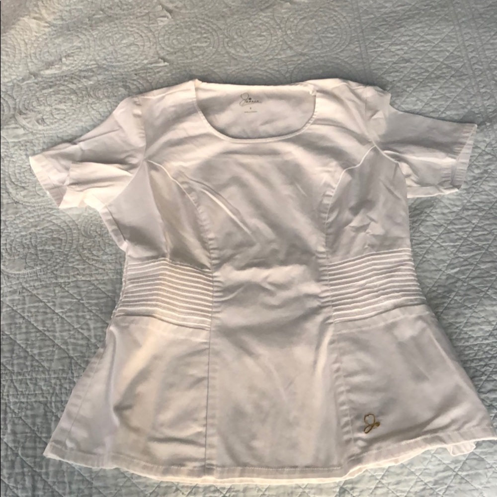 Jaanuu pintuck scrub top